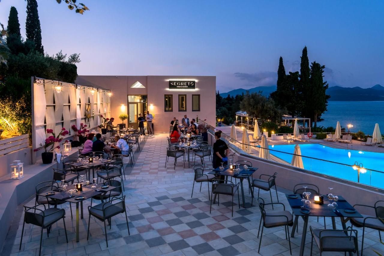 Porto Galini Seaside Resort & Spa Nikiana Exterior foto The pool at the hotel