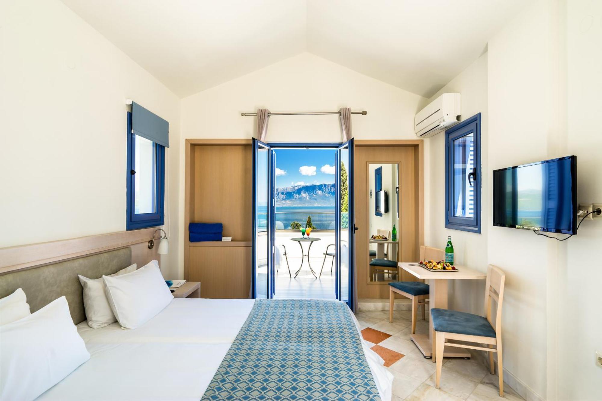 Porto Galini Seaside Resort & Spa Nikiana Exterior foto A typical room at the hotel