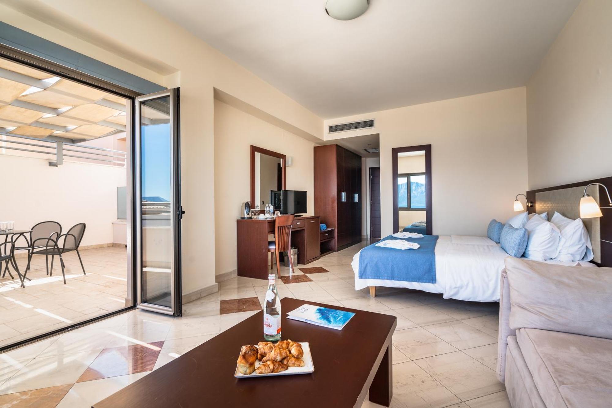 Porto Galini Seaside Resort & Spa Nikiana Exterior foto A typical hotel room