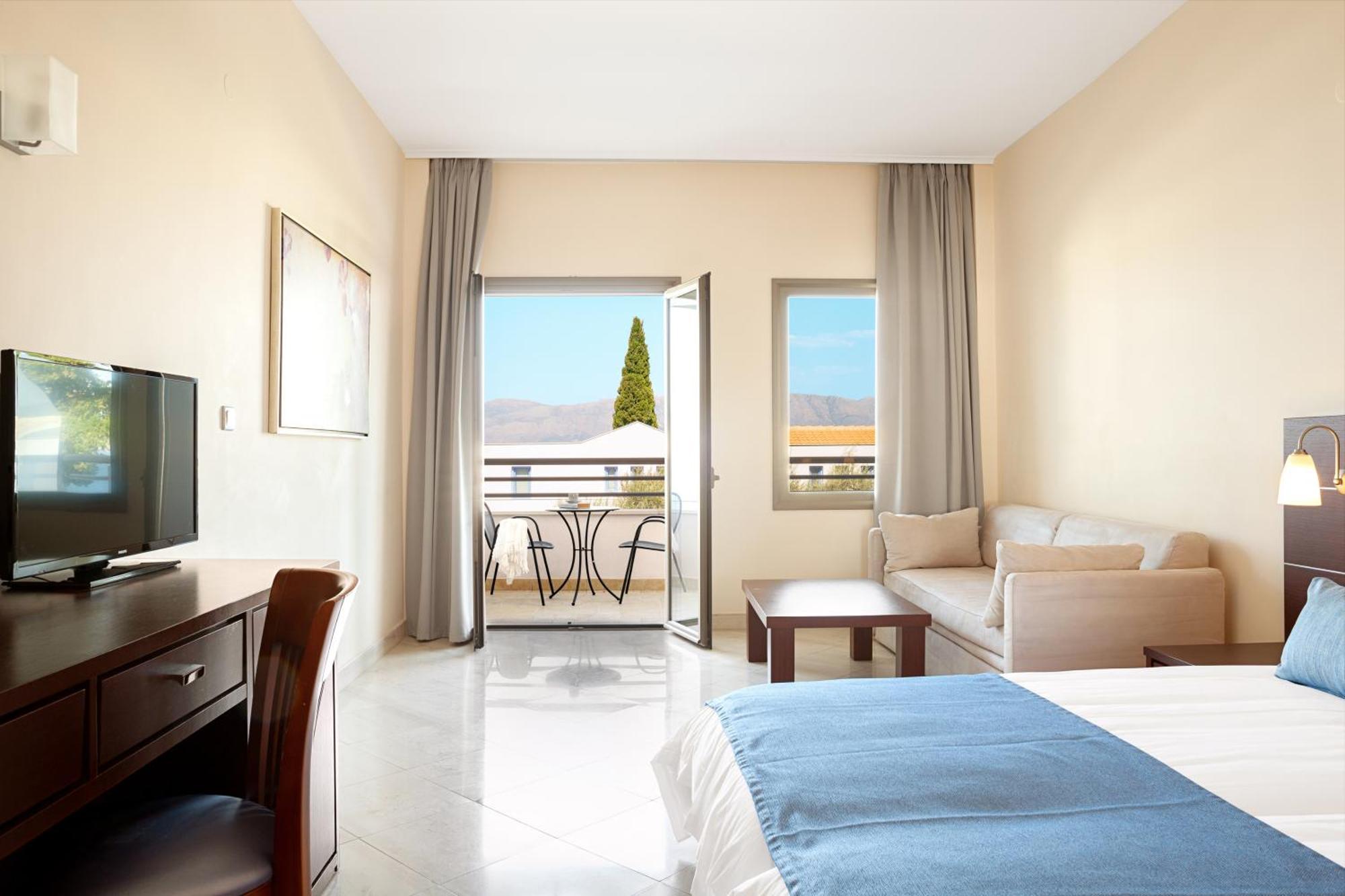 Porto Galini Seaside Resort & Spa Nikiana Exterior foto A typical room at the hotel