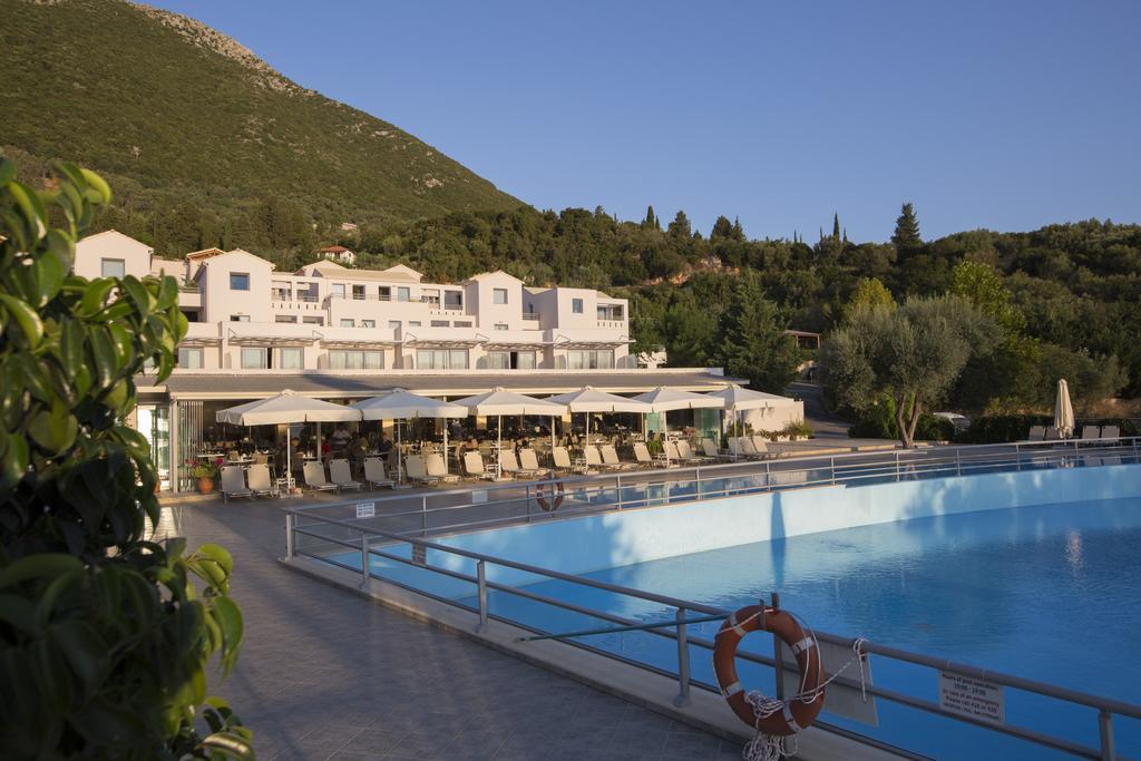 Porto Galini Seaside Resort & Spa Nikiana Exterior foto The hotel's pool