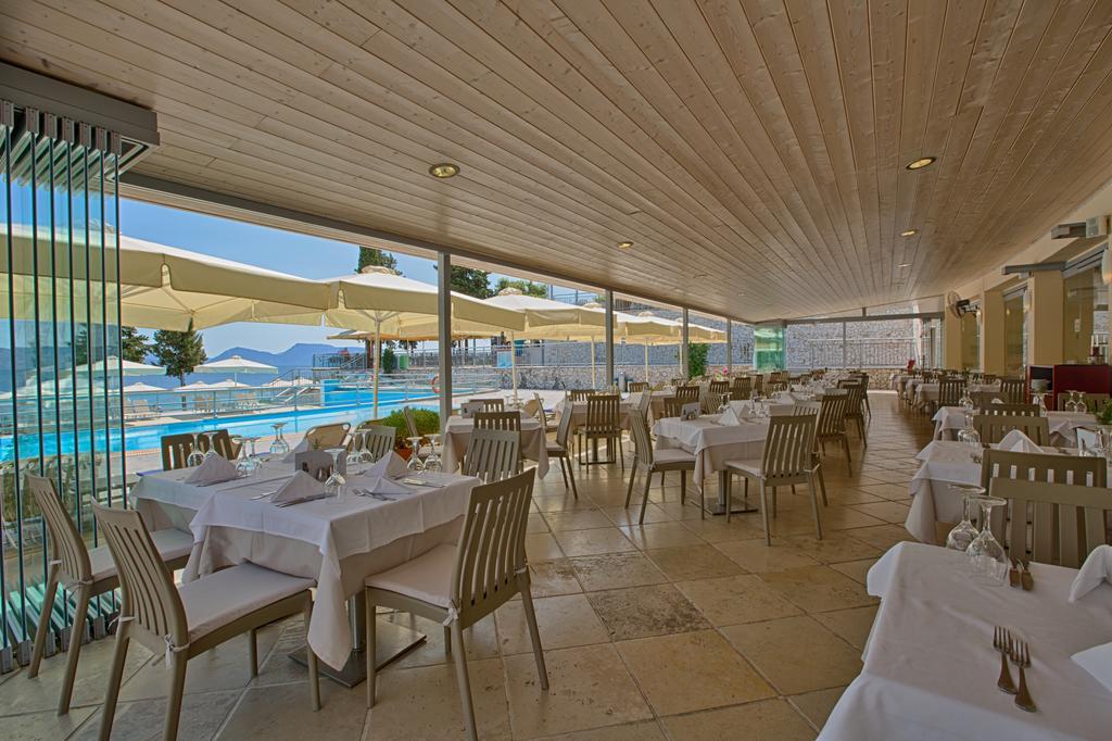 Porto Galini Seaside Resort & Spa Nikiana Exterior foto Restaurant