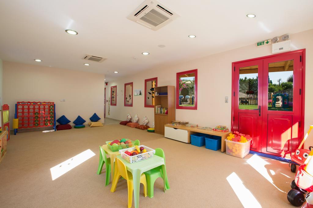 Porto Galini Seaside Resort & Spa Nikiana Exterior foto The nursery at the school